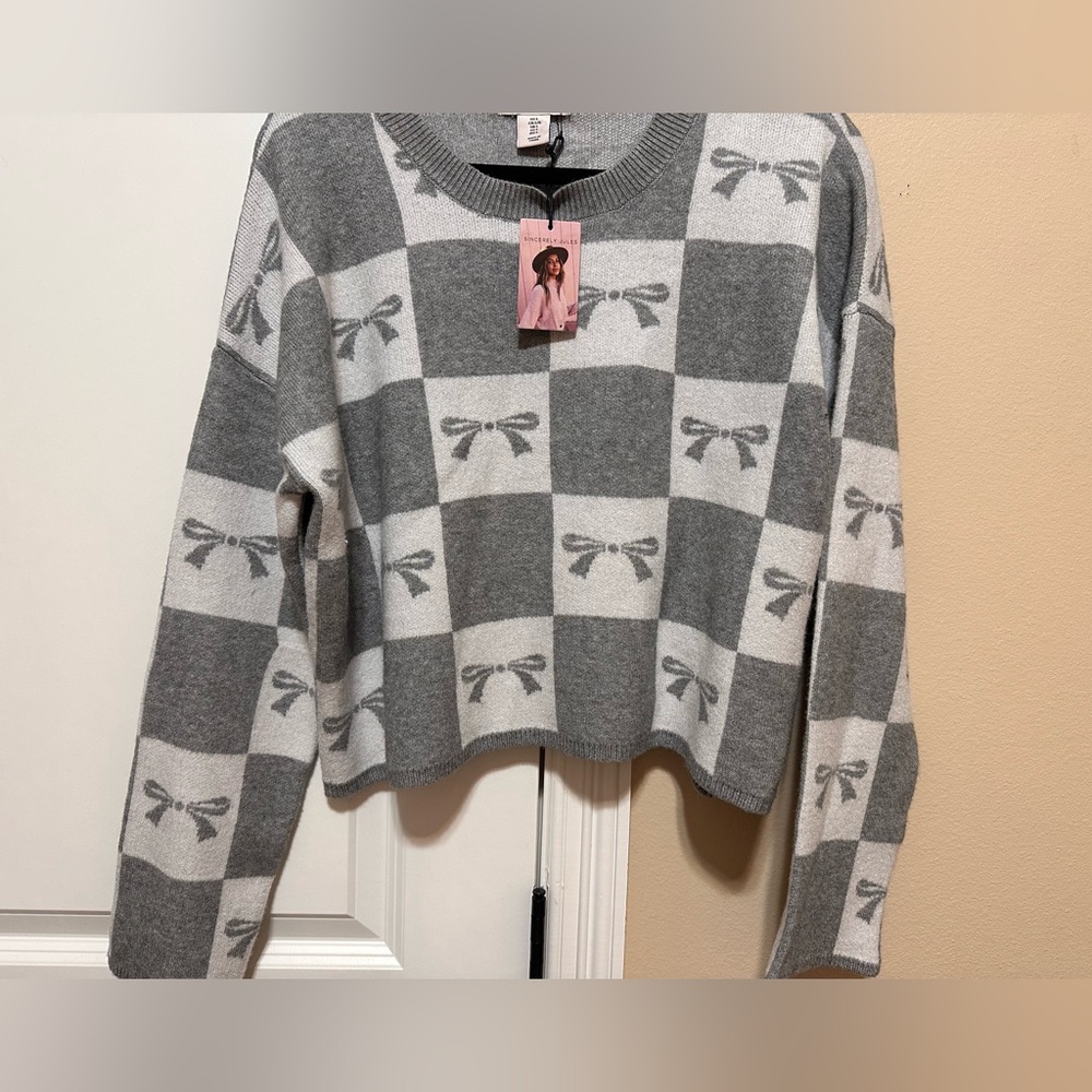Bow Sweater size Large